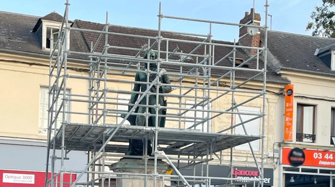 Statue en travaux