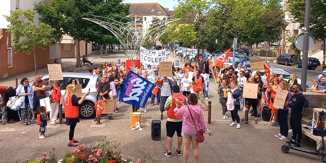 Manifestation d'ATSEM à Savigny-le-Temple