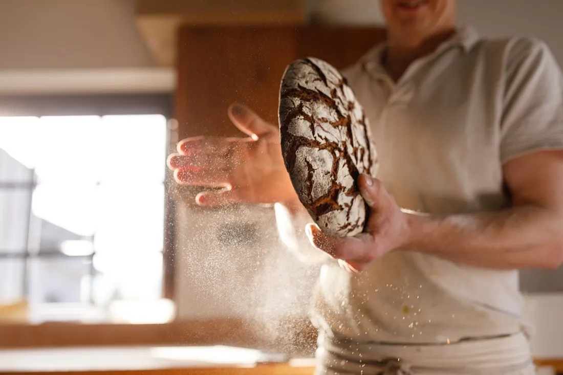 Boulanger avec son pain