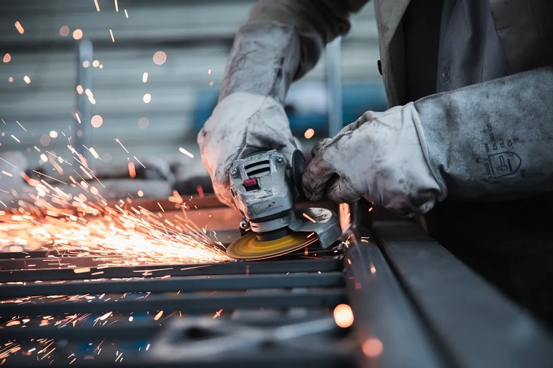 Ouvrier dans une usine
