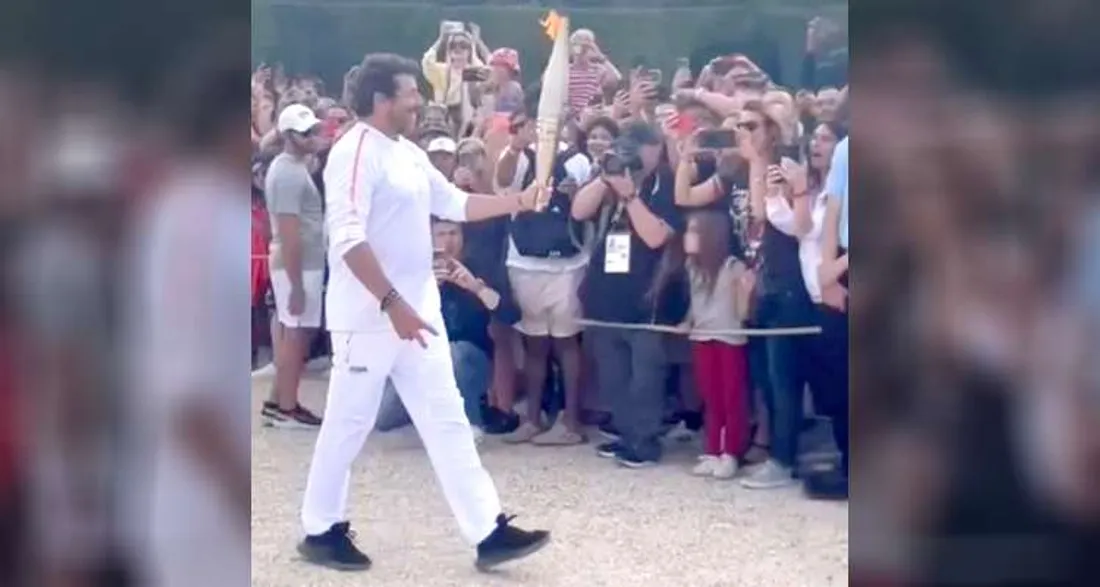 Patrick Bruel porte la flamme olympique