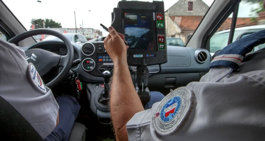 Voiture LAPI vue de l'intérieur (Illustration)