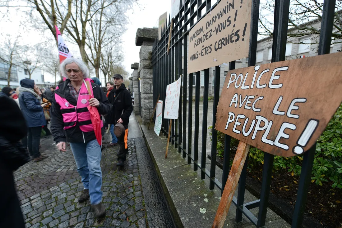 Police avec le peuple - manifestation Lorient 