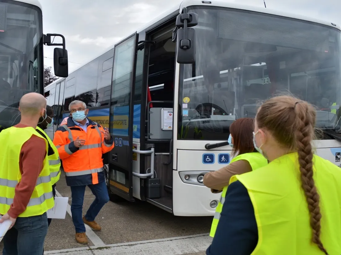 Emploi Chauffeur Pour Personnes âgées Les chauffeurs de cars scolaires très prisés - HIT WEST