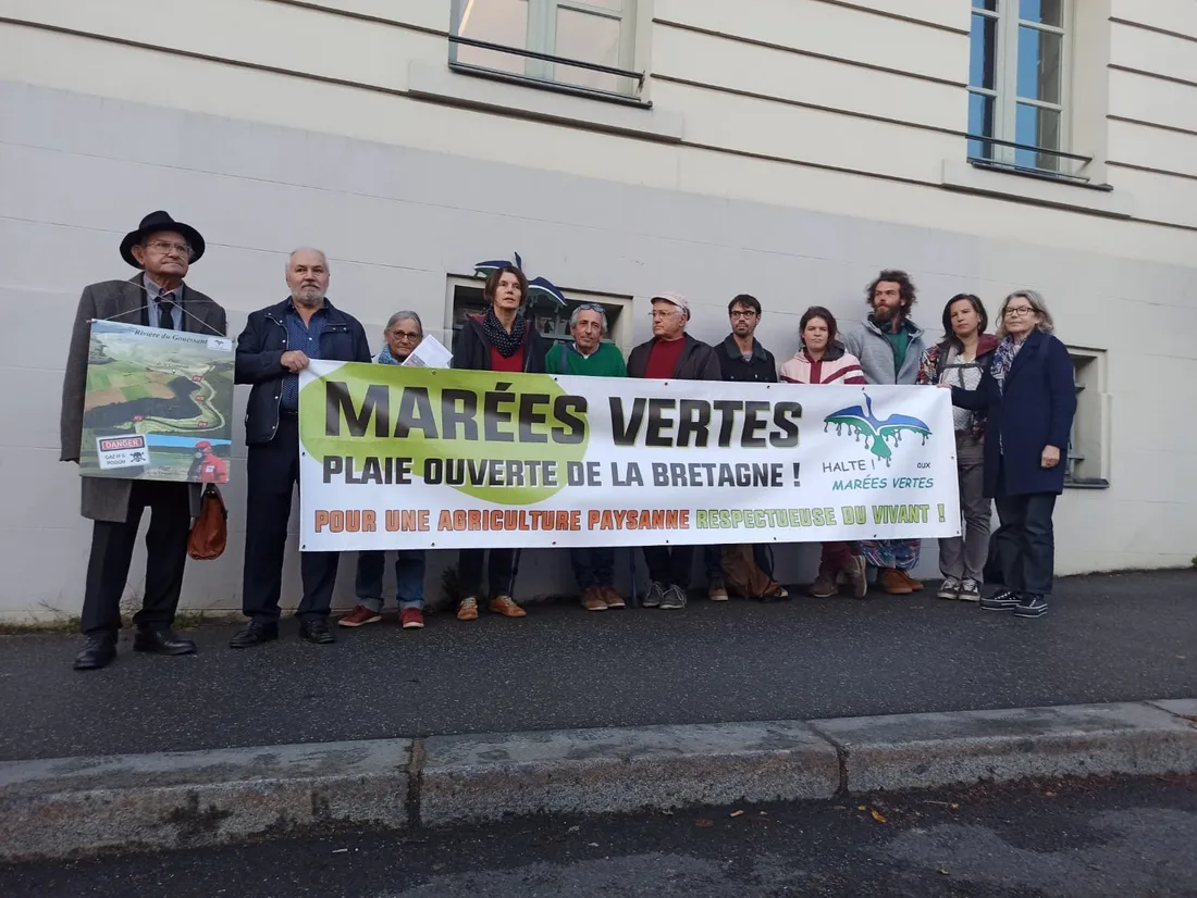 Des associations réunies ce jeudi matin devant le tribunal administratif de Rennes