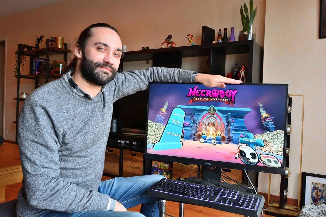 Ulysse frediere et l'écran d'accueil de son jeu Necroboy