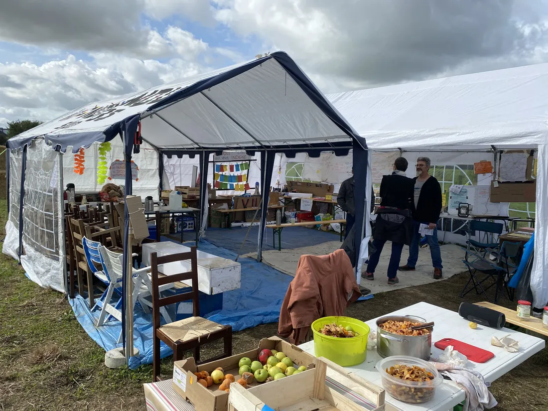 Le village des indignés à Châteaugiron (35)