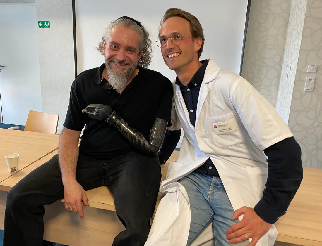 Nicolas, patient amputé et Dr Edward De Keating