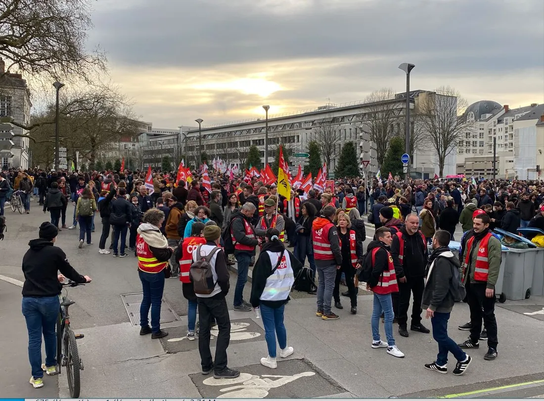 Une manifestation spontanée a réuni des milliers de personnes à Nantes