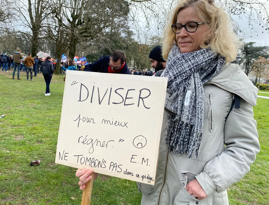 La pancarte d'une manifestante
