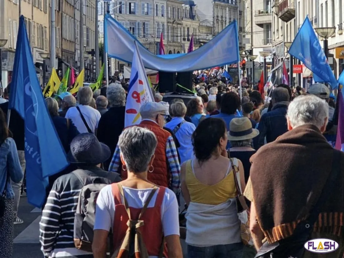 Manifestation 18 septembre 2025 interpellation police garde à vue jets de projectiles outrages 