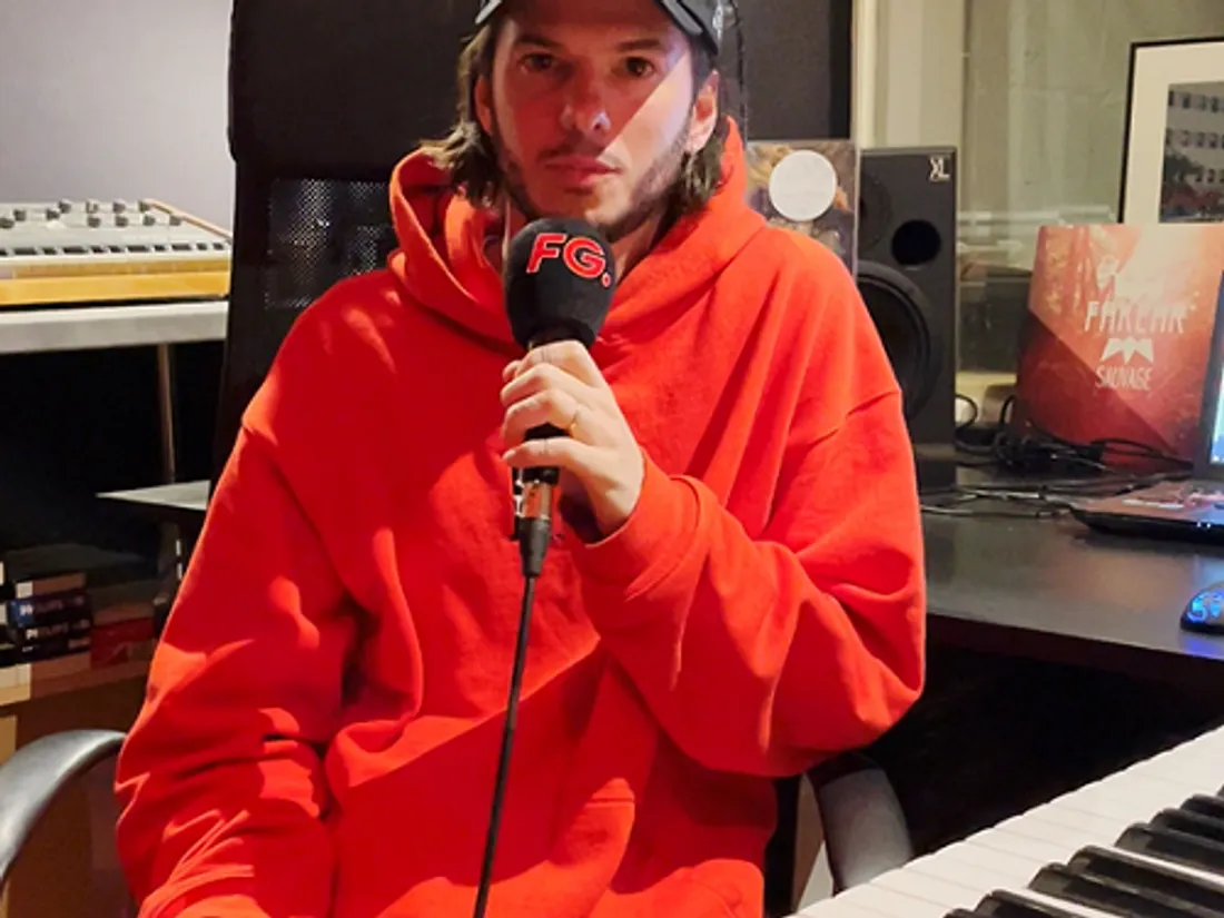 On vous emmène dans le studio de Fakear 