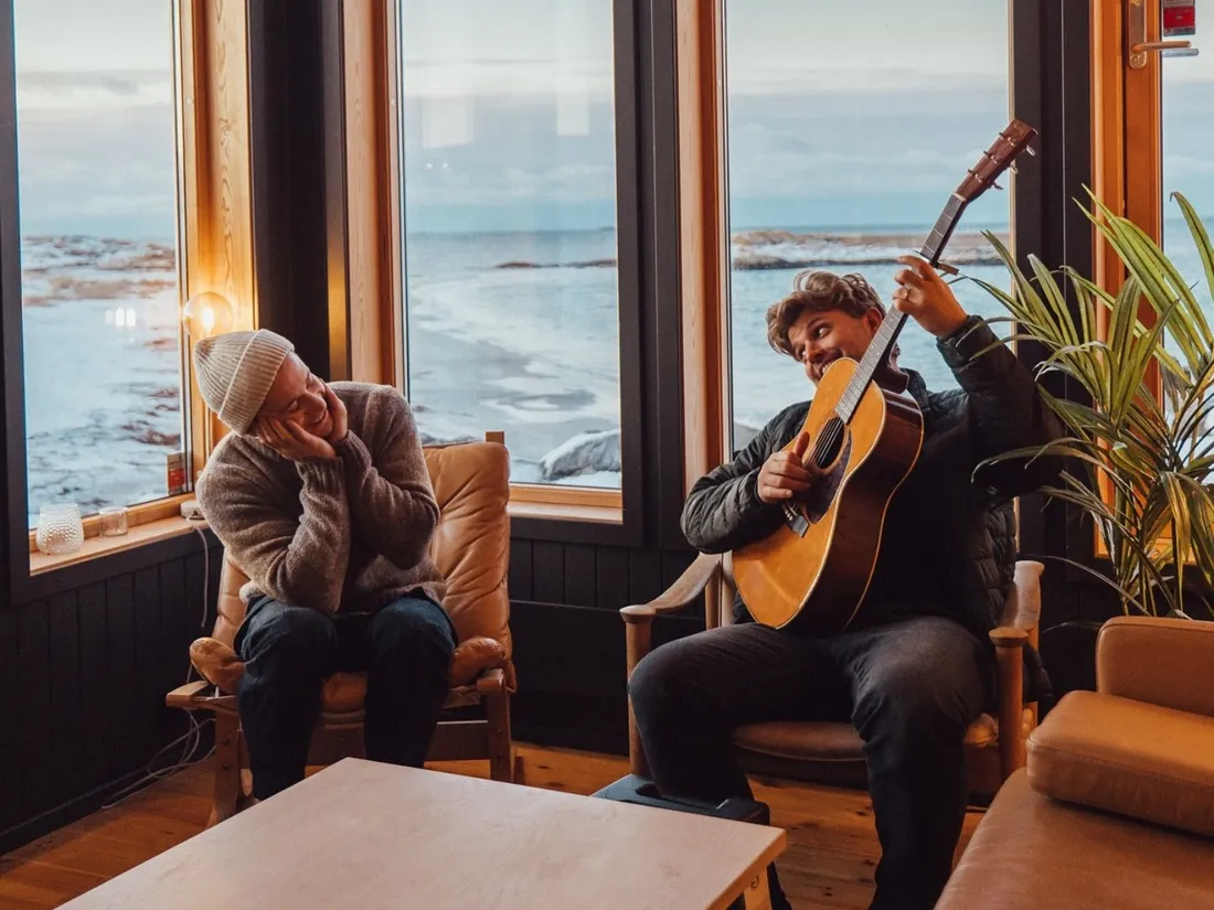 Kyo & Sandro Cavazza - Hold On Me