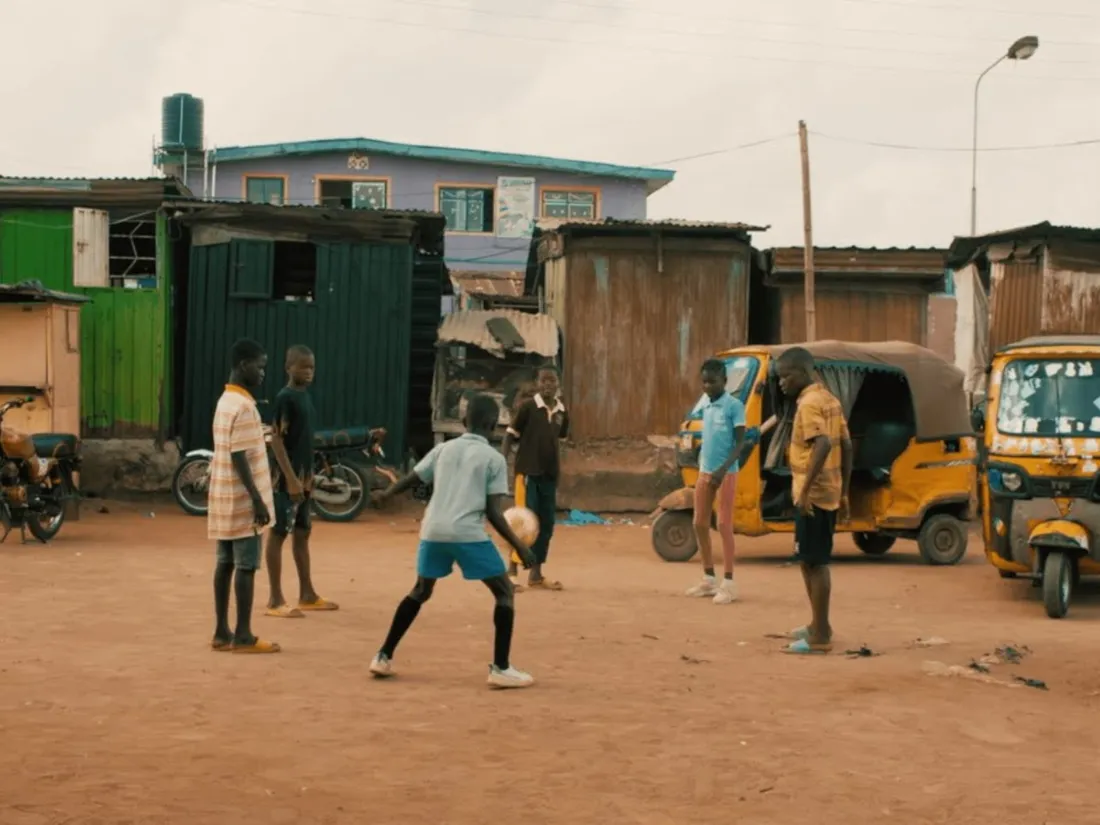 Sam Blacky & Niniola - Ronaldinho 