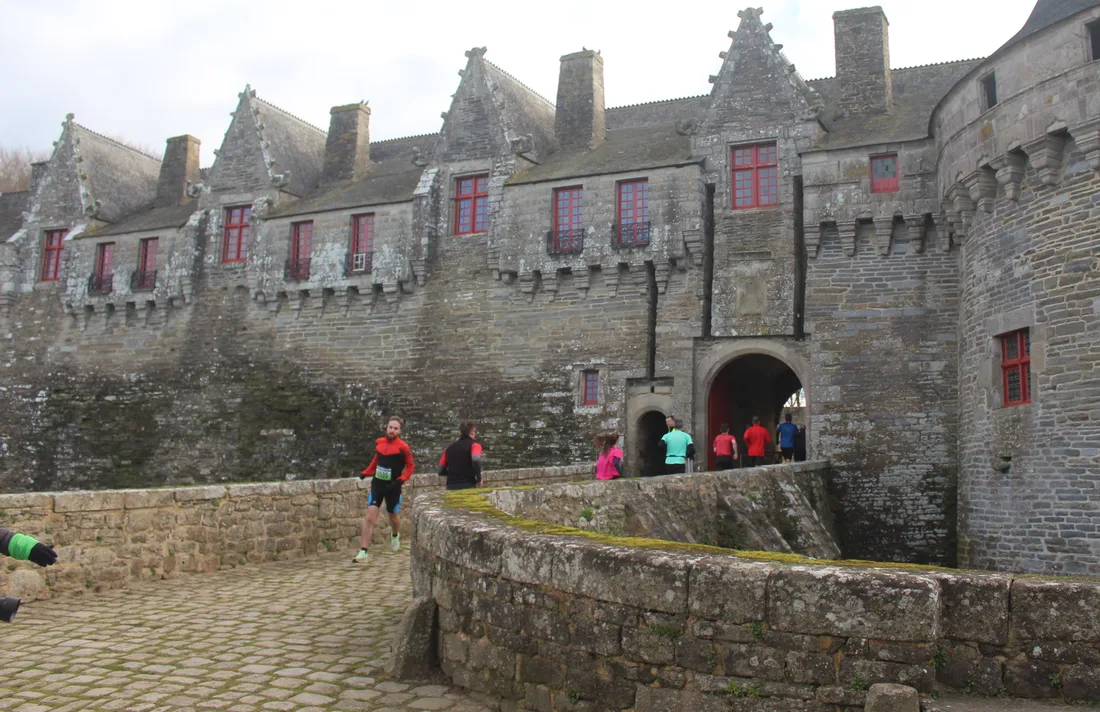 Les coureurs et marcheurs ont pu rentrer à l'intérieur du château des Rohan. 