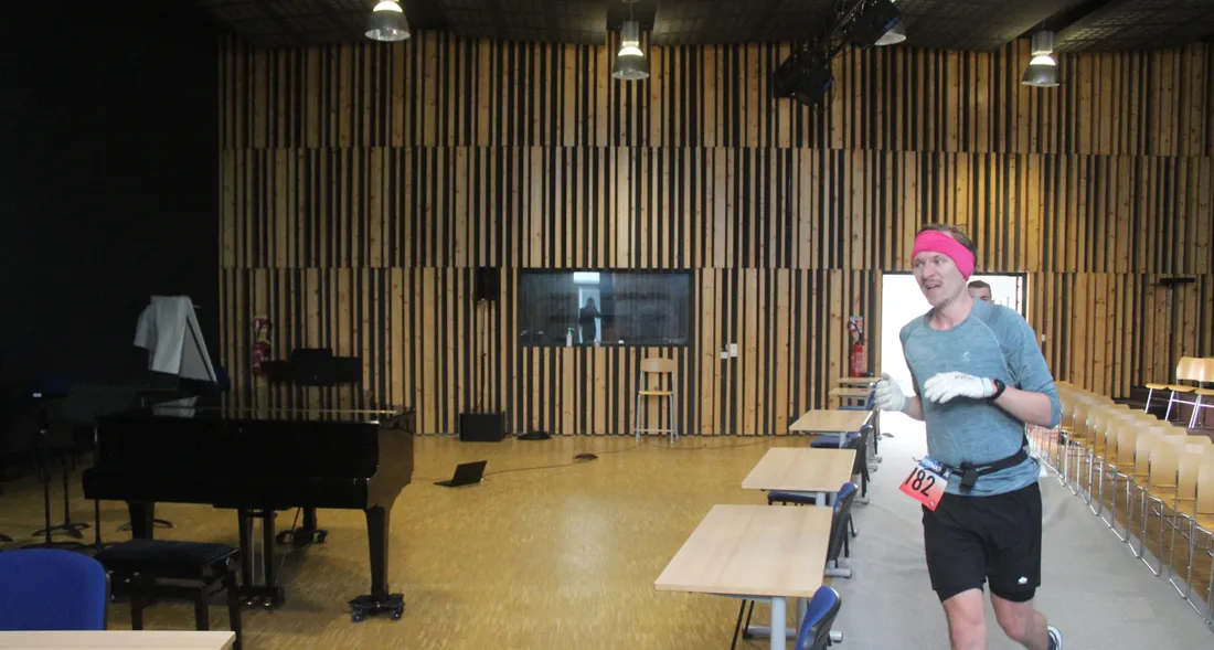 L'auditorium du conservatoire de musique, avec son piano. 