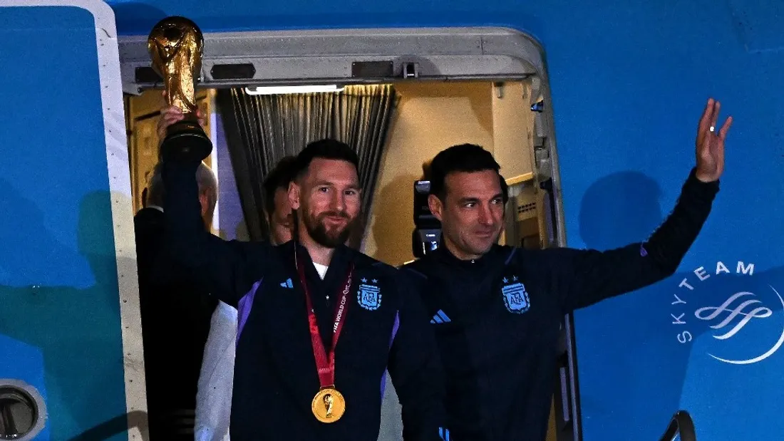 Les champion du monde de football 2022 ont rapporté la Coupe à la maison.