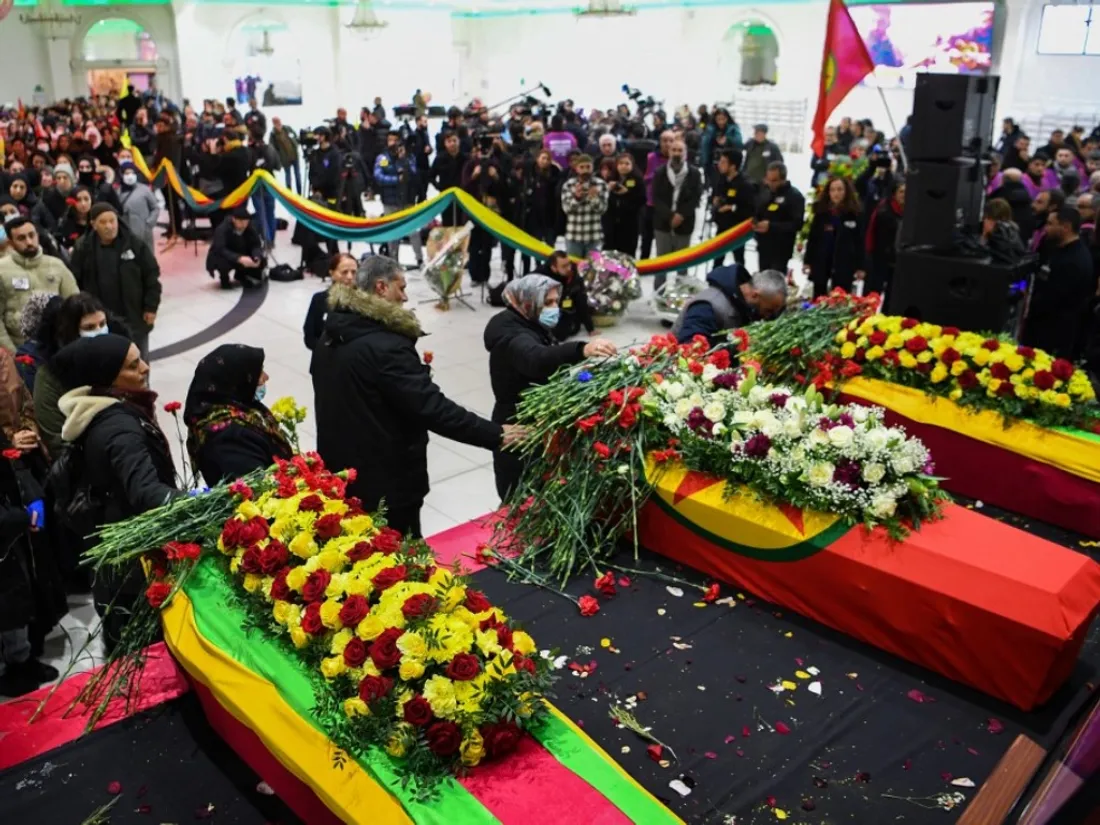 cérémonie d'hommage aux kurdes tués à villiers le bel