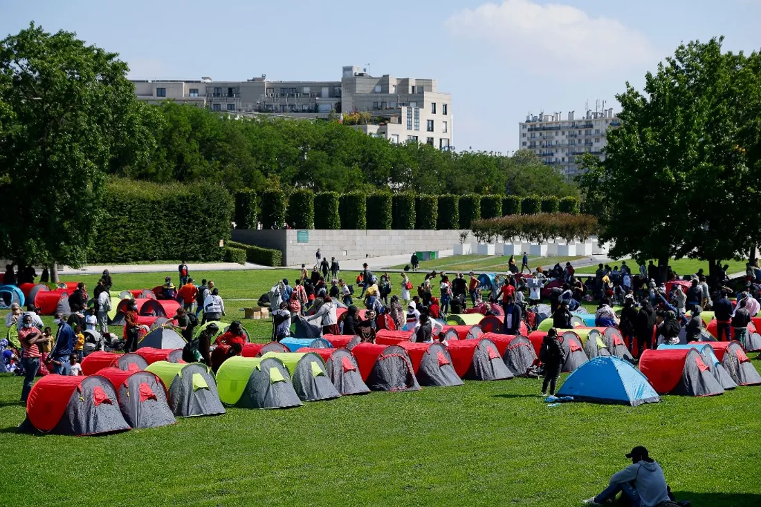 À Paris, le camp de migrants devant la préfecture d'Ile-de-France a été évacué.