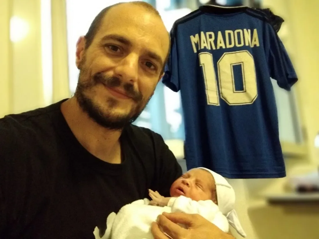 Diego est né le 25 novembre, jour de la Mort de Maradona.