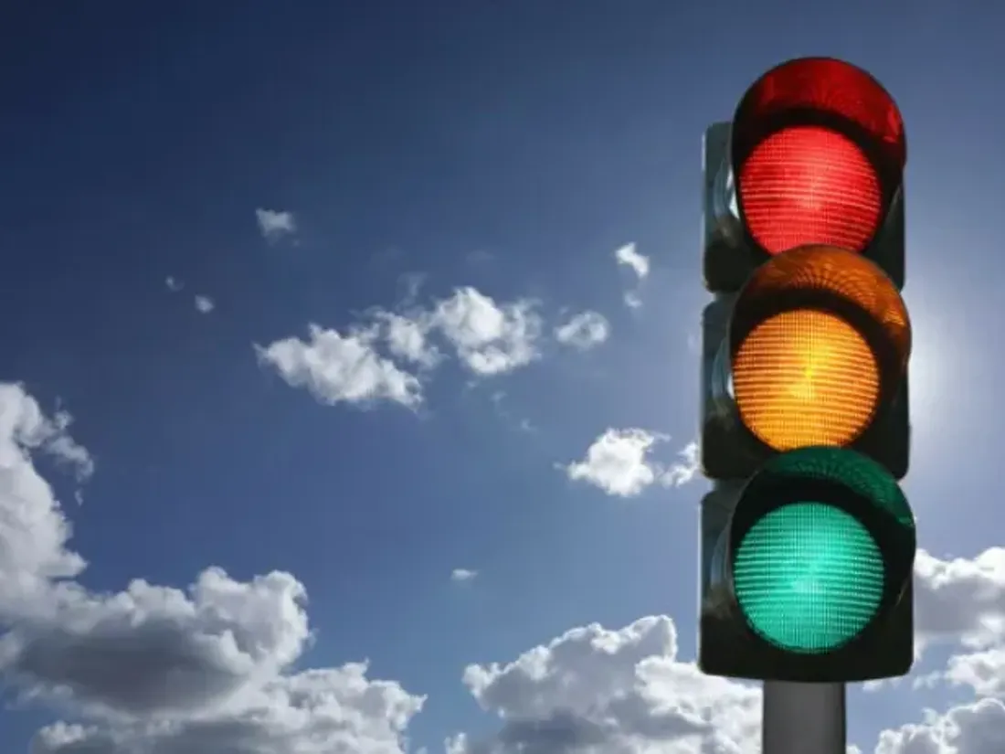 Un ingénieur propose d’ajouter une couleur blanche aux feux de circulation