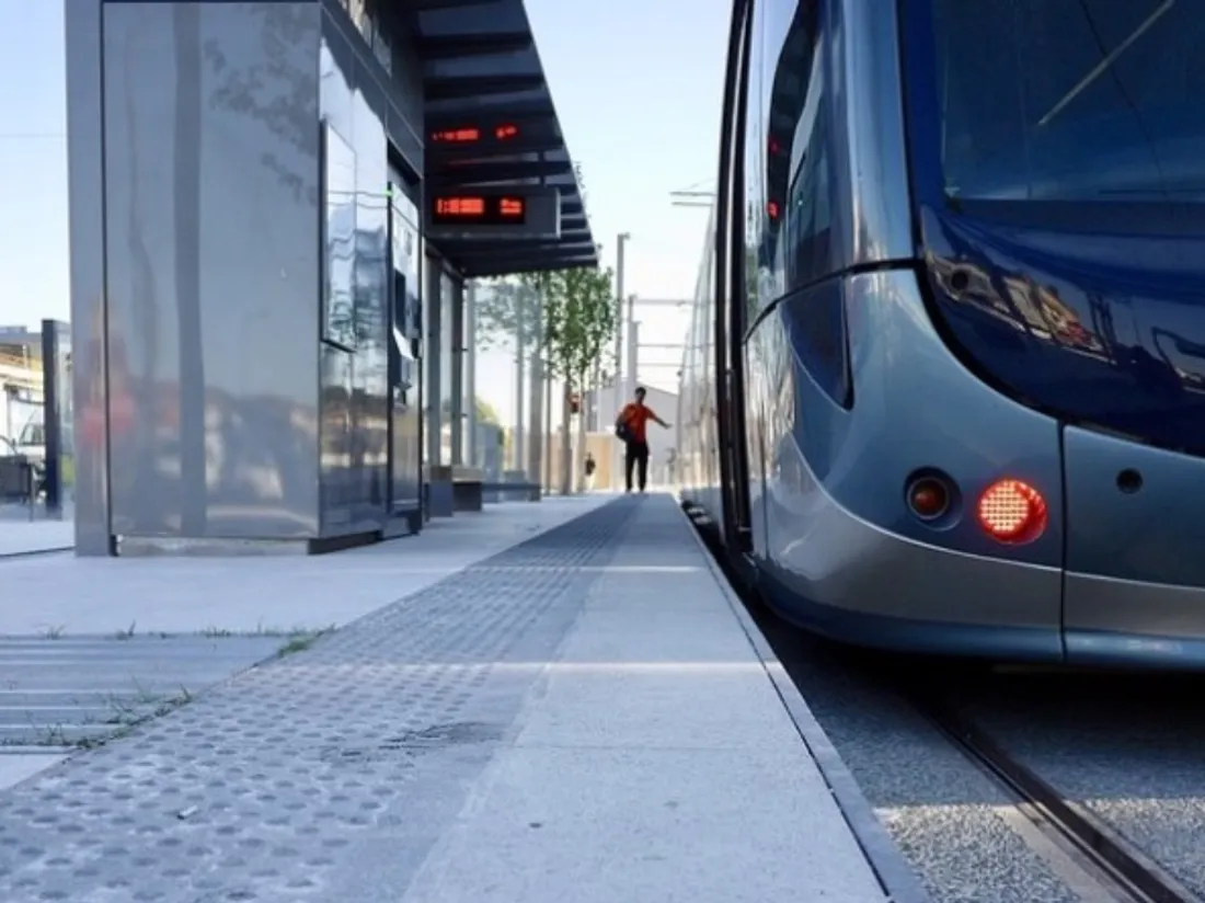 Un camion est entré en collision avec un tram de la ligne A