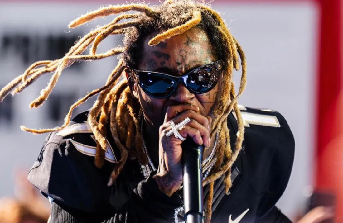 "Cette m*rde, ce n'est pas moi !" : Lil Wayne s'offusque contre sa statue de cire (vidéo)