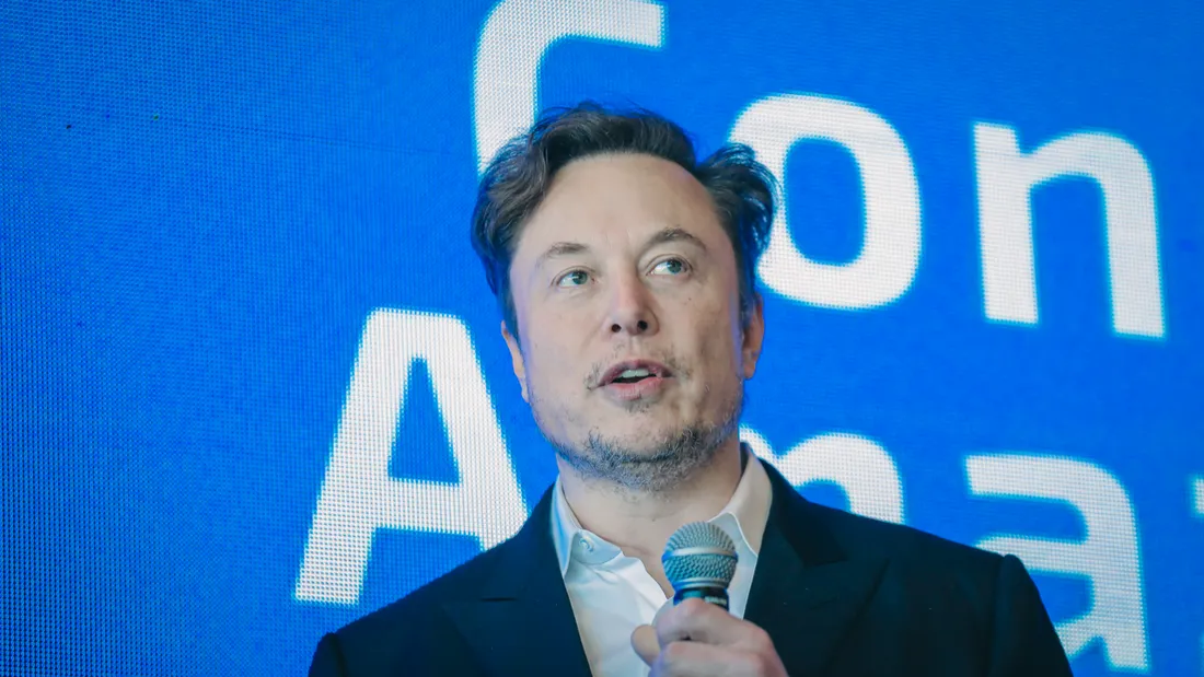 Elon Musk lors d'une conférence au Brésil en 2022.