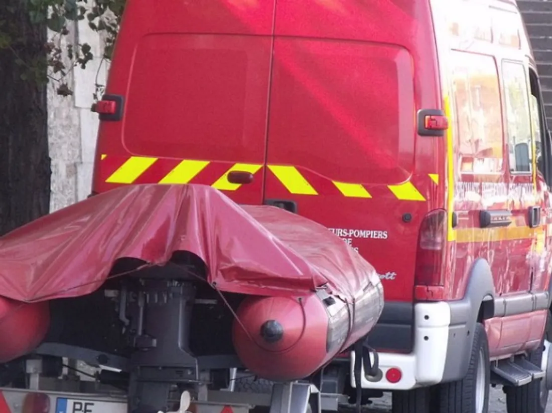 Les pompiers sont intervenus pour repêcher le corps encore non identifié