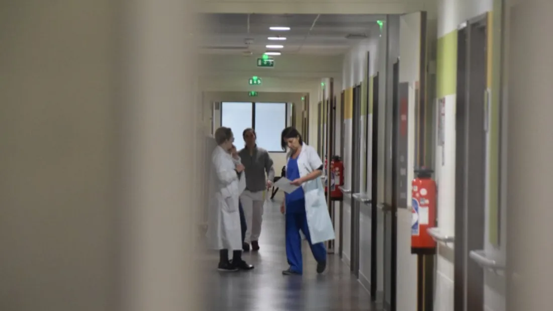 Variant Omicron : l'hôpital public va "tanguer" en janvier en Île-de-France