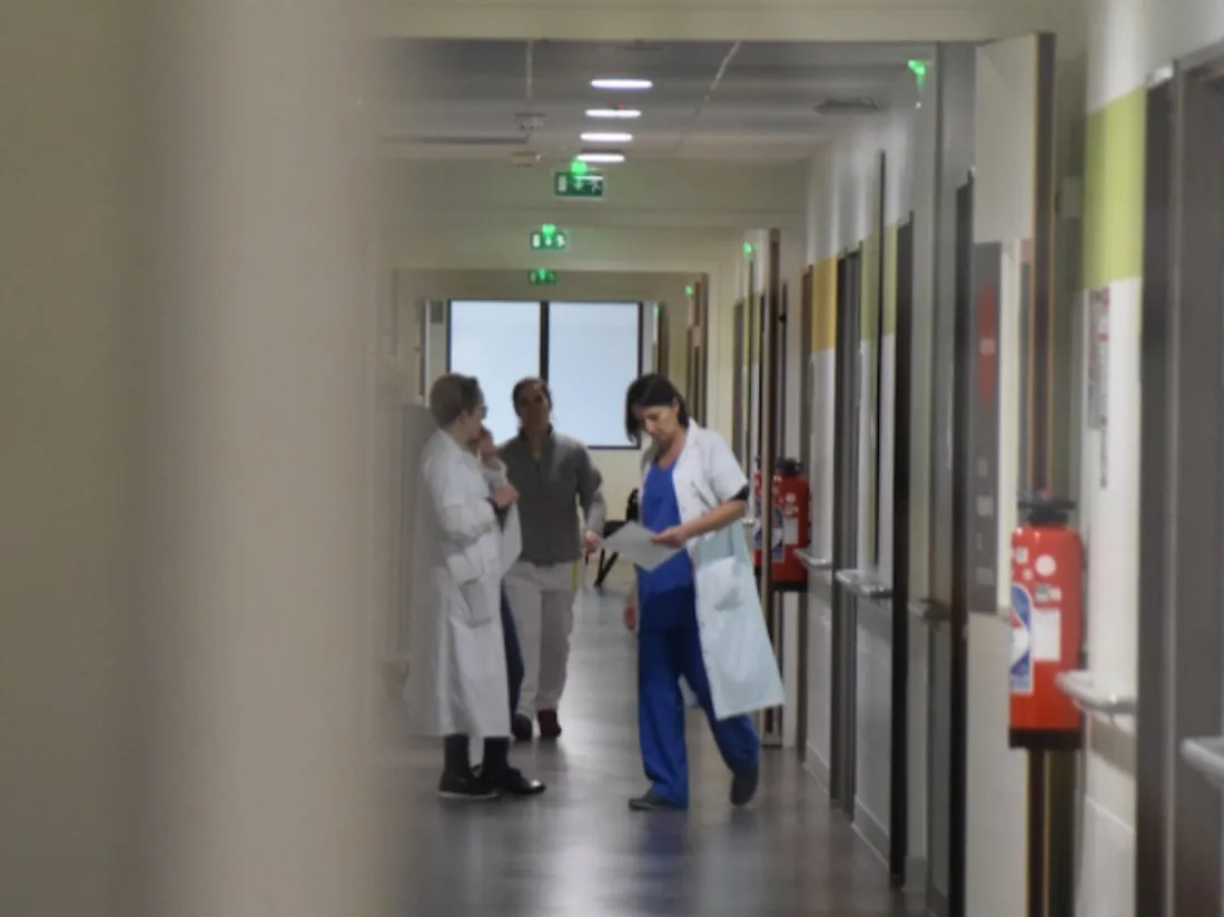 Variant Omicron : l'hôpital public va "tanguer" en janvier en Île-de-France