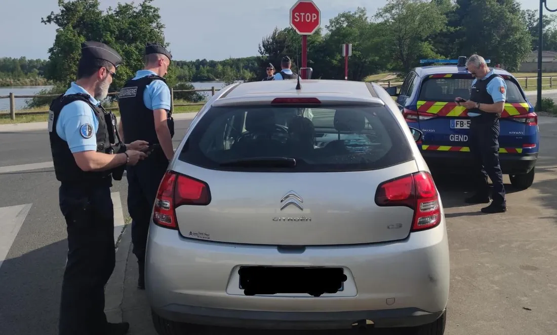 Les gendarmes procèdent à des contrôles