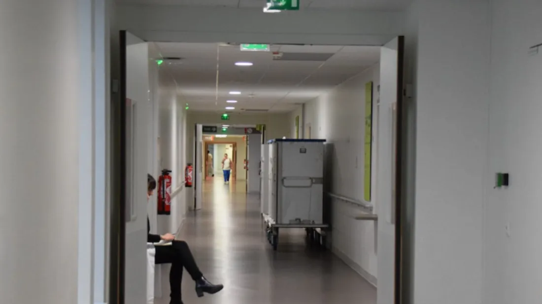 Le couloir d'un hôpital. Image d'illustration.