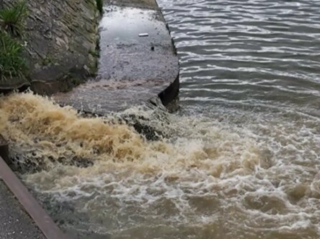 Des eaux usées déversées pendant des semaines dans la Seine