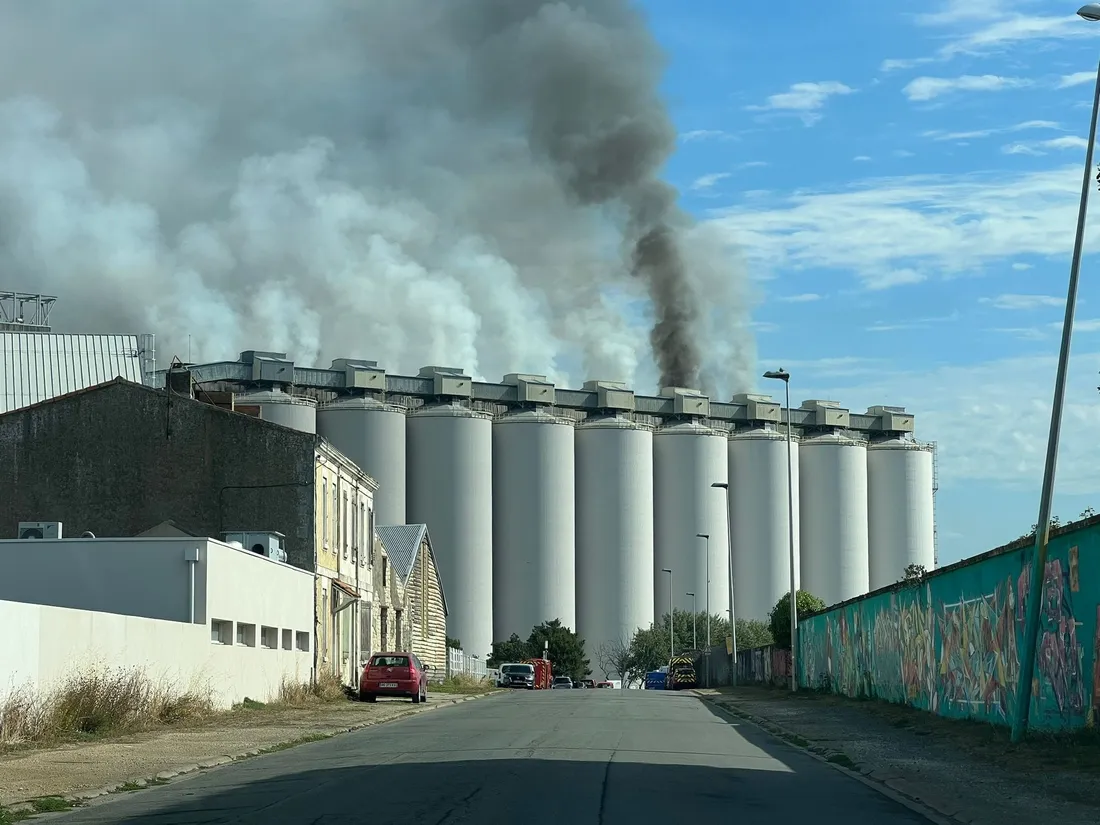 Un incendie dans un silo à grains de La Rochelle.
