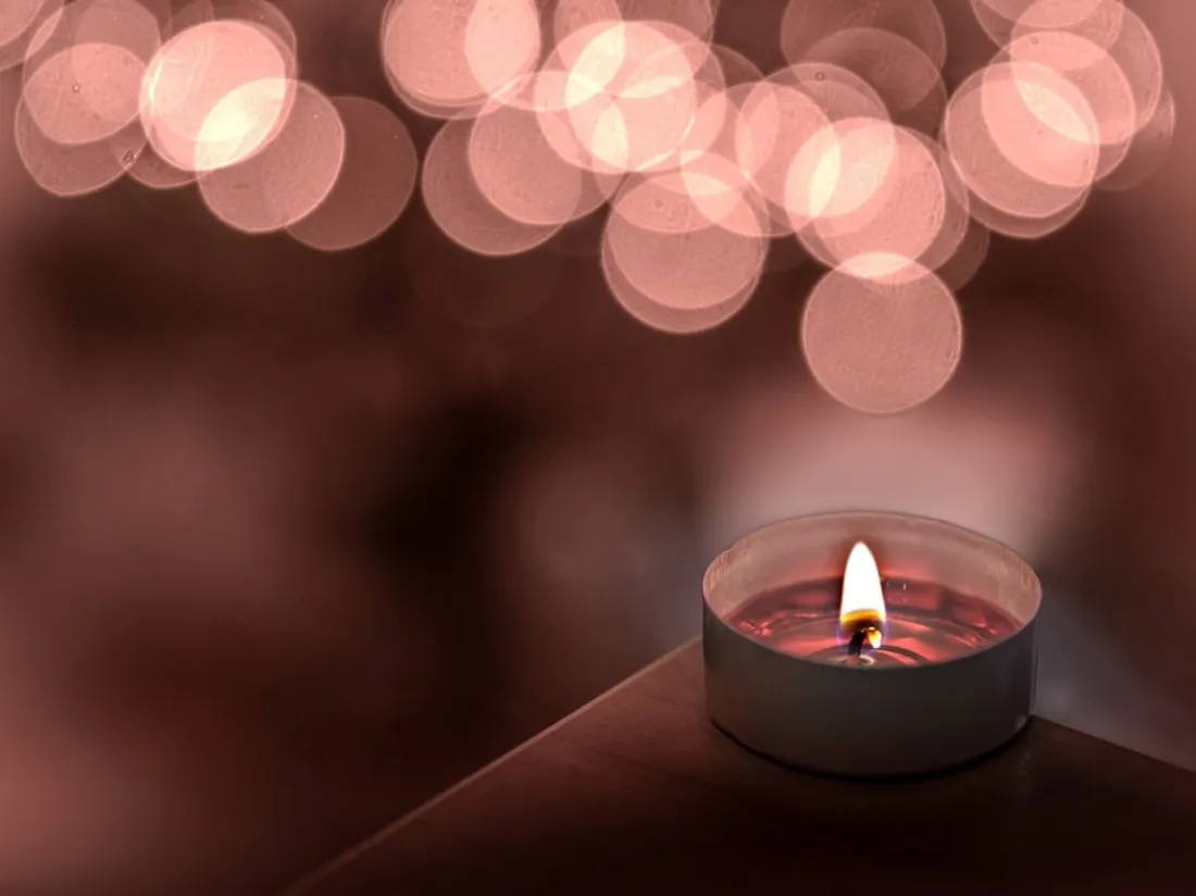 Rassemblement à Aubervilliers en hommage à une femme et sa fille tuées par le père