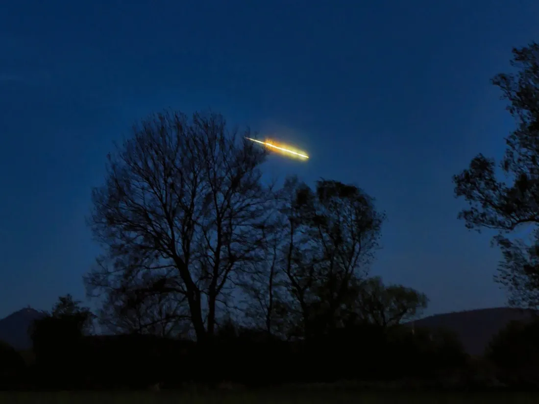 Une météorite traverse le ciel de Paris (vidéo)