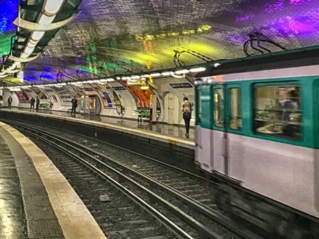 Prix du pass Navigo : "Il y aura un soutien de l'État", promet le ministre des transports