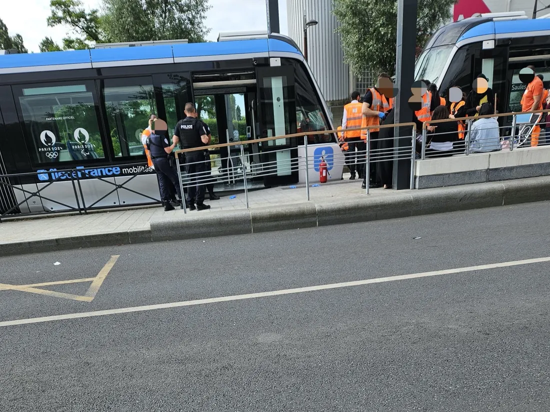9 blessés dans un accident entre deux tramways à Orly