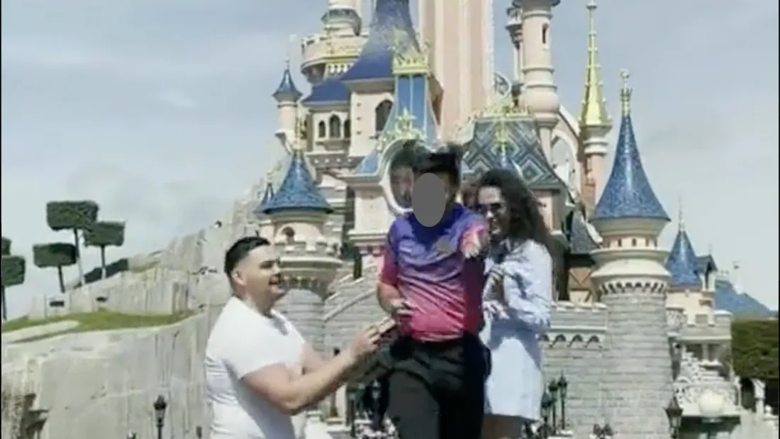 L’employé de Disneyland Paris ruine sa demande en mariage (vidéo)