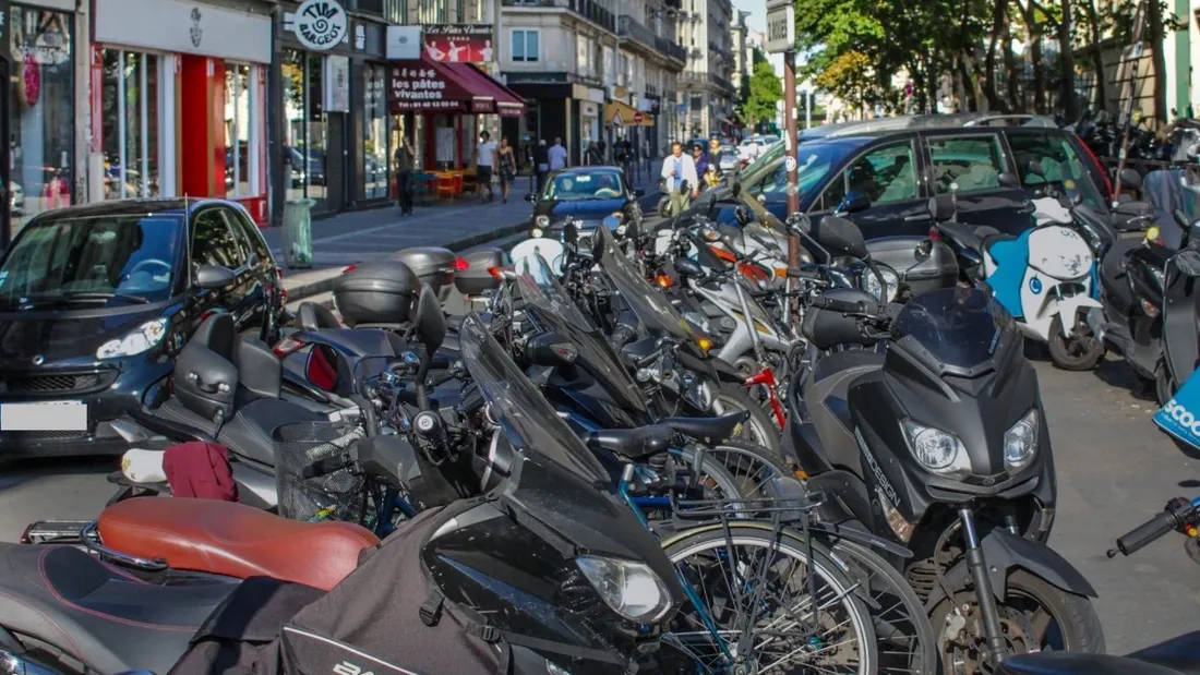 Deux-roues à Paris : dernier frein levé pour le stationnement payant à la rentrée