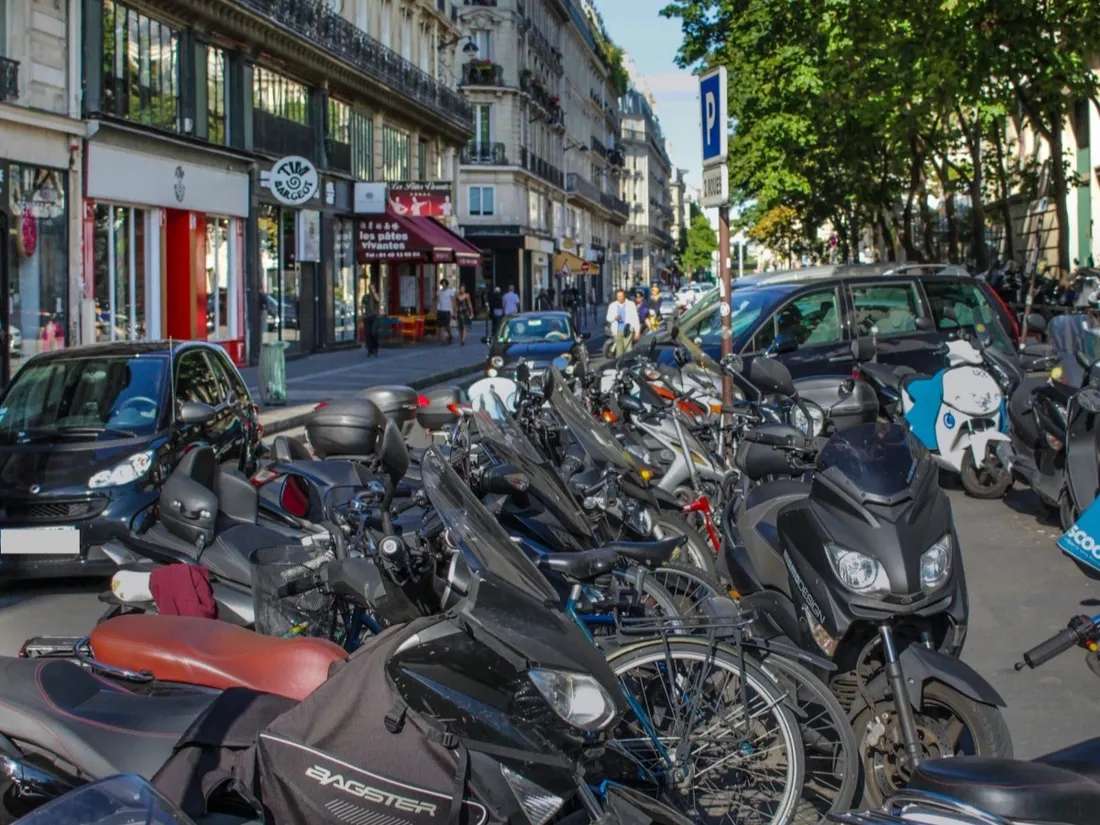 Deux-roues à Paris : dernier frein levé pour le stationnement payant à la rentrée