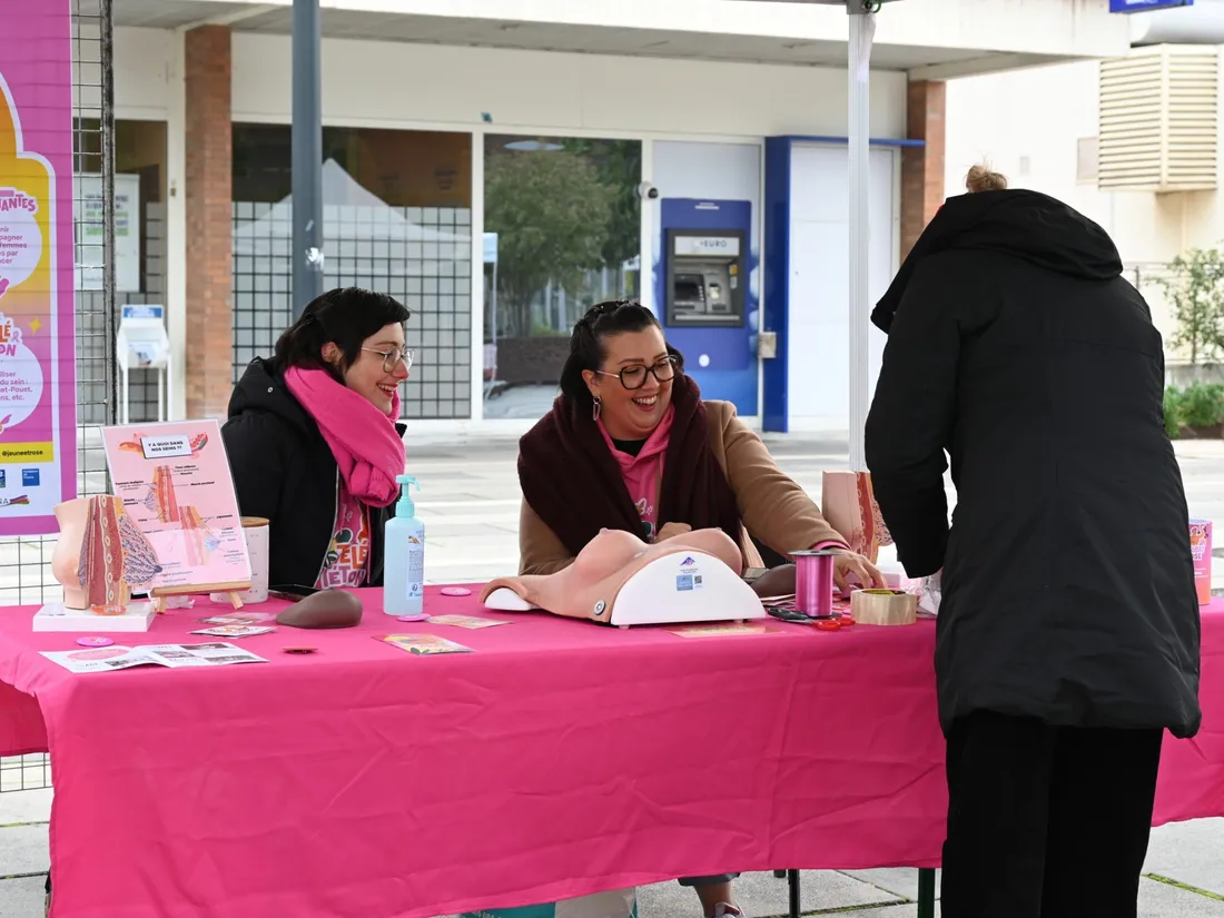 L'association Jeune et Rose organise tout au long de l'année des sensibilisations au cancer du sein
