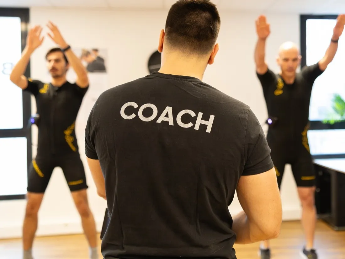 Un cours de gym avec coach chez Bodyhit.
