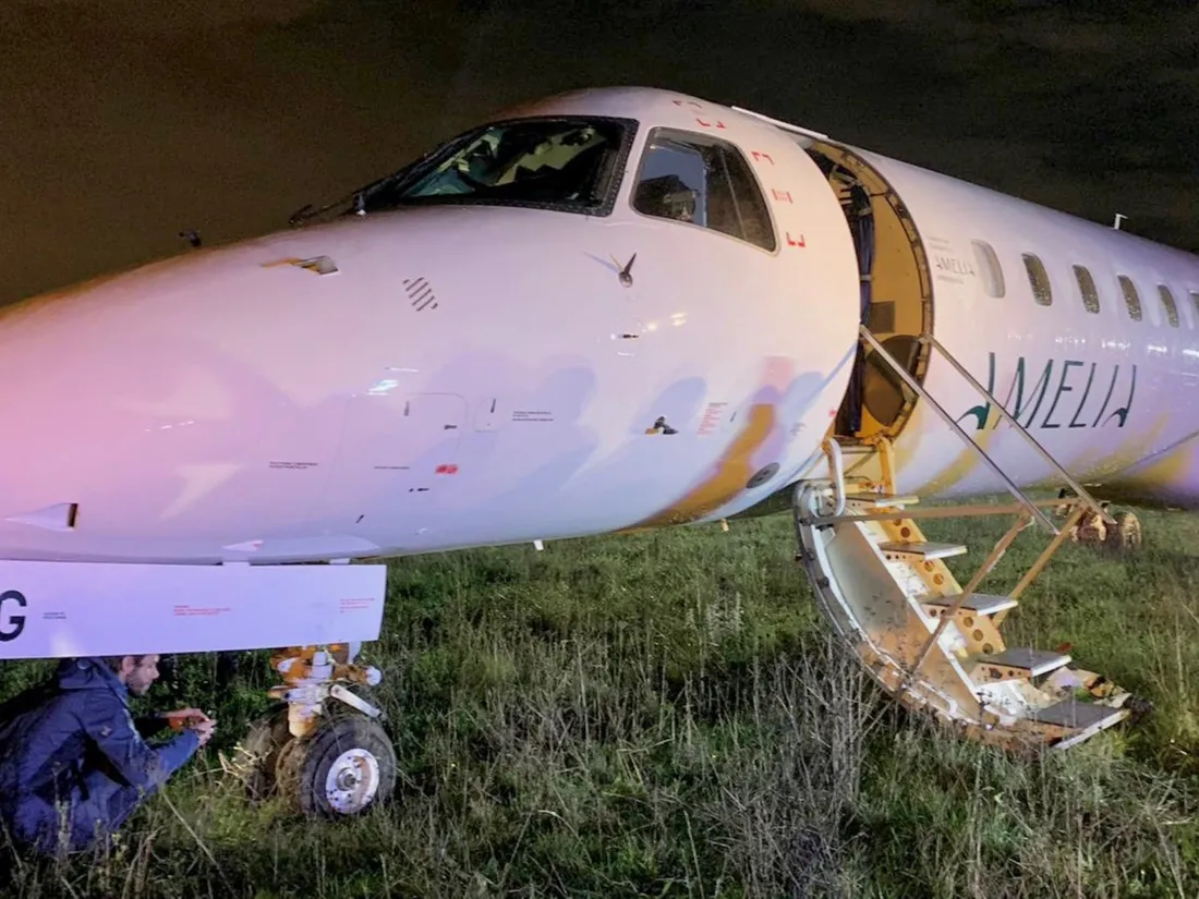 Un avion sort de la piste à Orly avec une ministre à bord