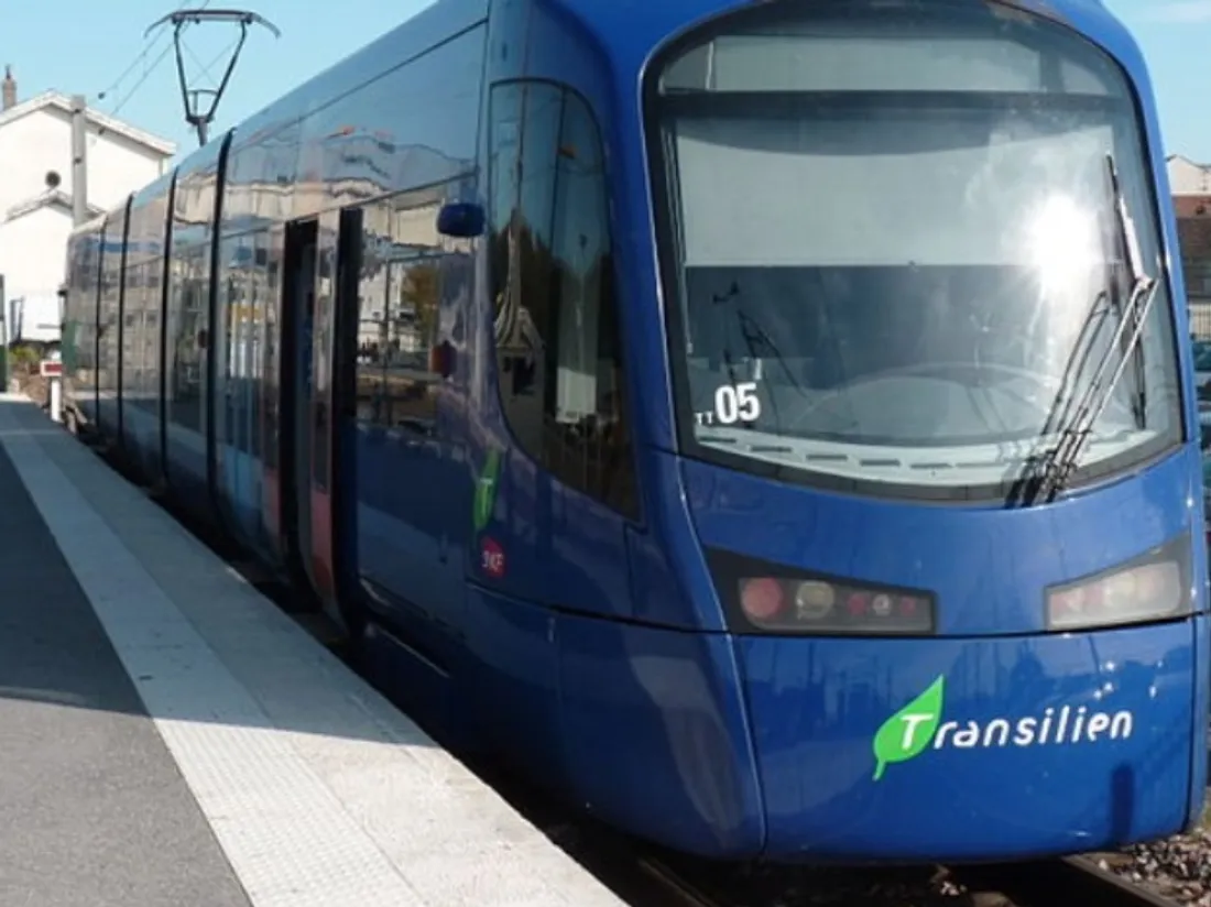 Hauts-de-Seine : le plafond de la gare s'effondre 