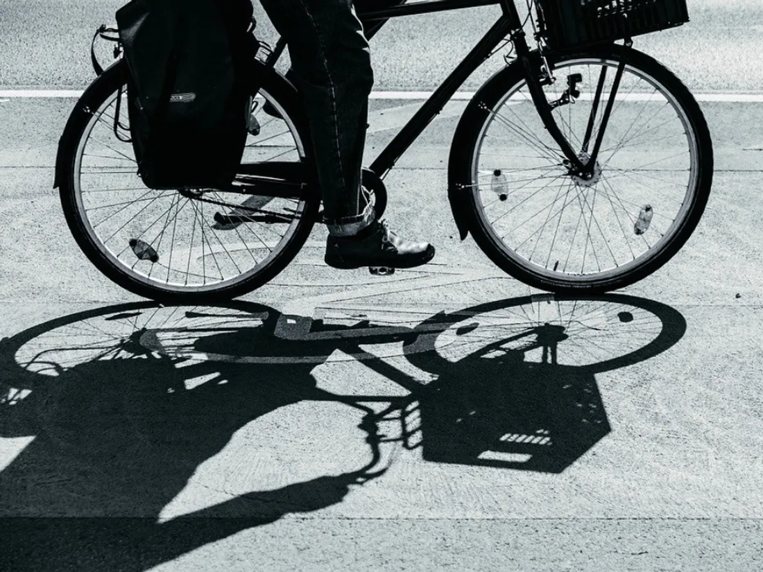 un cycliste - image d'illustration