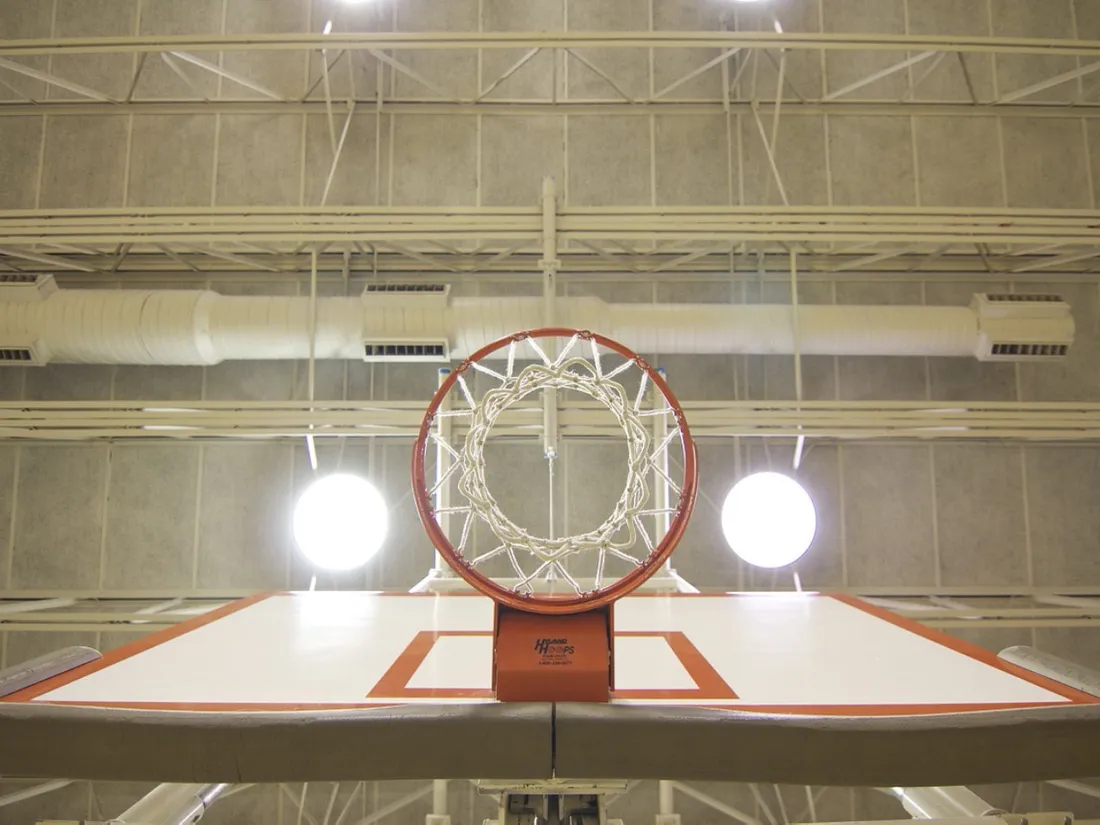 un panier de basket - photo d'illustration