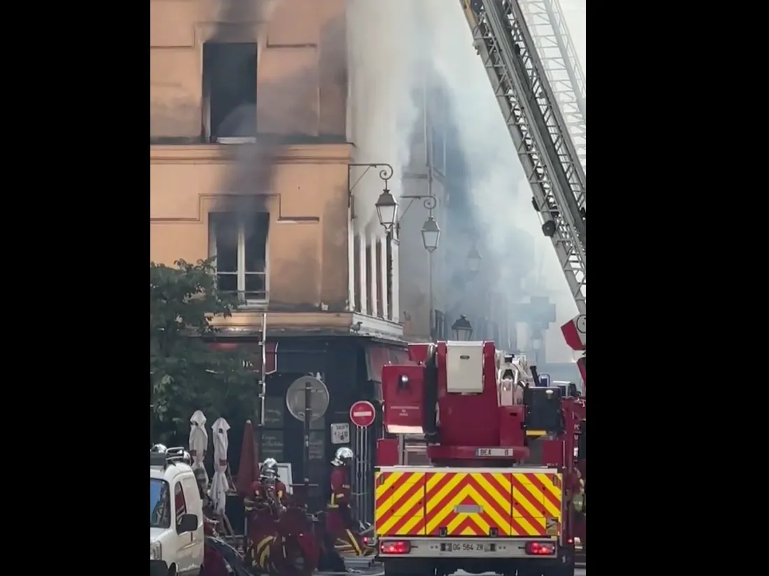 Un incendie ravage un immeuble au cœur de Paris