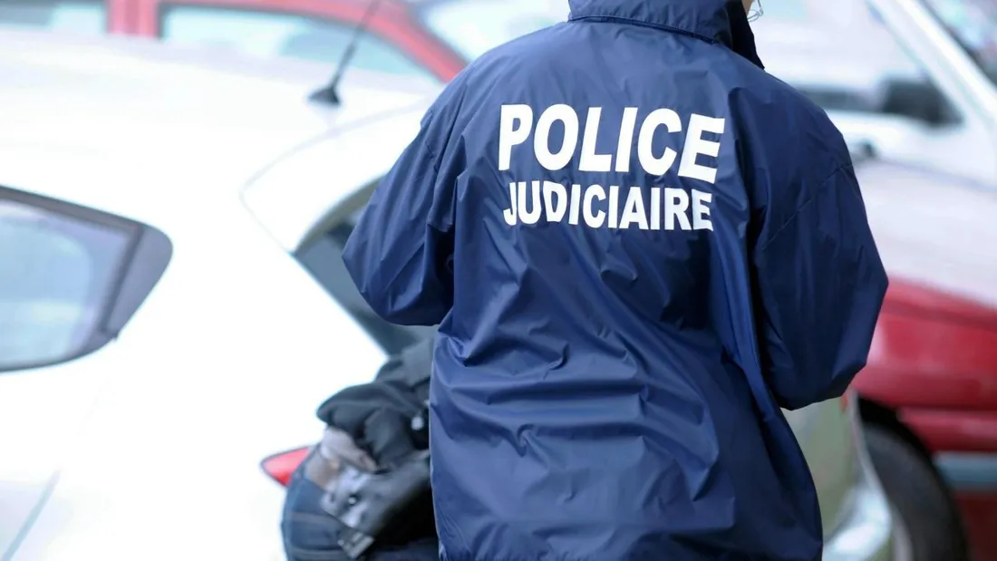 Six hommes interpellés pour blanchiment d'argent à Paris